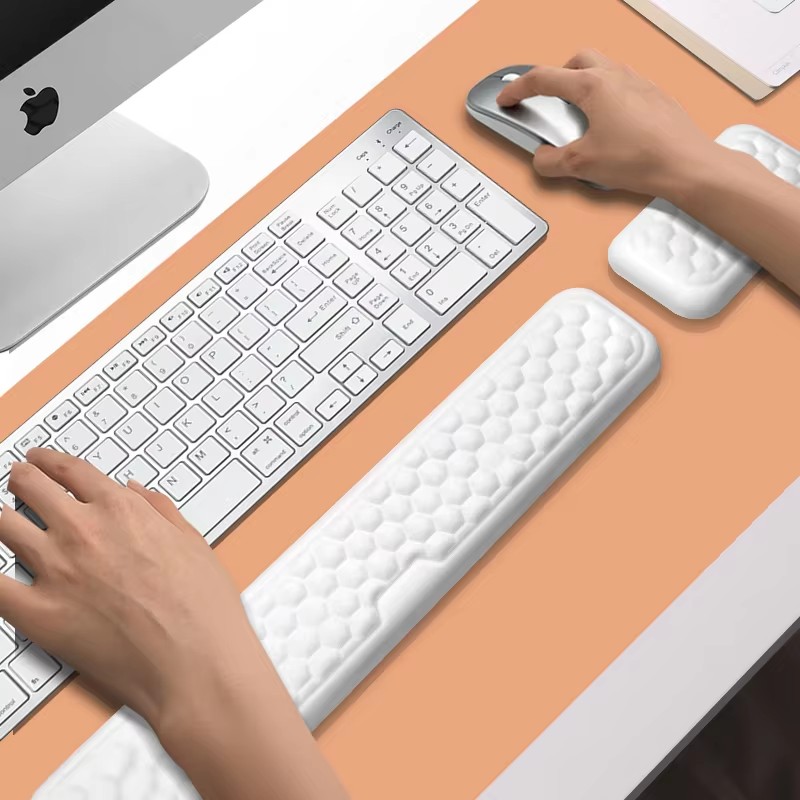 Keyboard Wrist Pad Leather - ส่วนที่เหลือข้อมือตามหลักสรีรศาสตร์ Mousepad คีย์บอร์ดส่วนที่เหลือข้อมือพร้อมหน่วยความจําโฟมนวดนูนที่สะดวกสบายและแผ่นรองเมาส์ฐาน PU กันลื่น