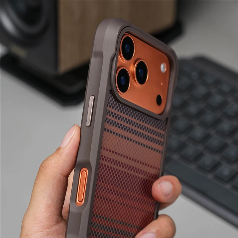 Tech Accessories Hard Case - เคสแม่เหล็กแบบทอ Geometric Tech ของแท้ สำหรับ iPhone